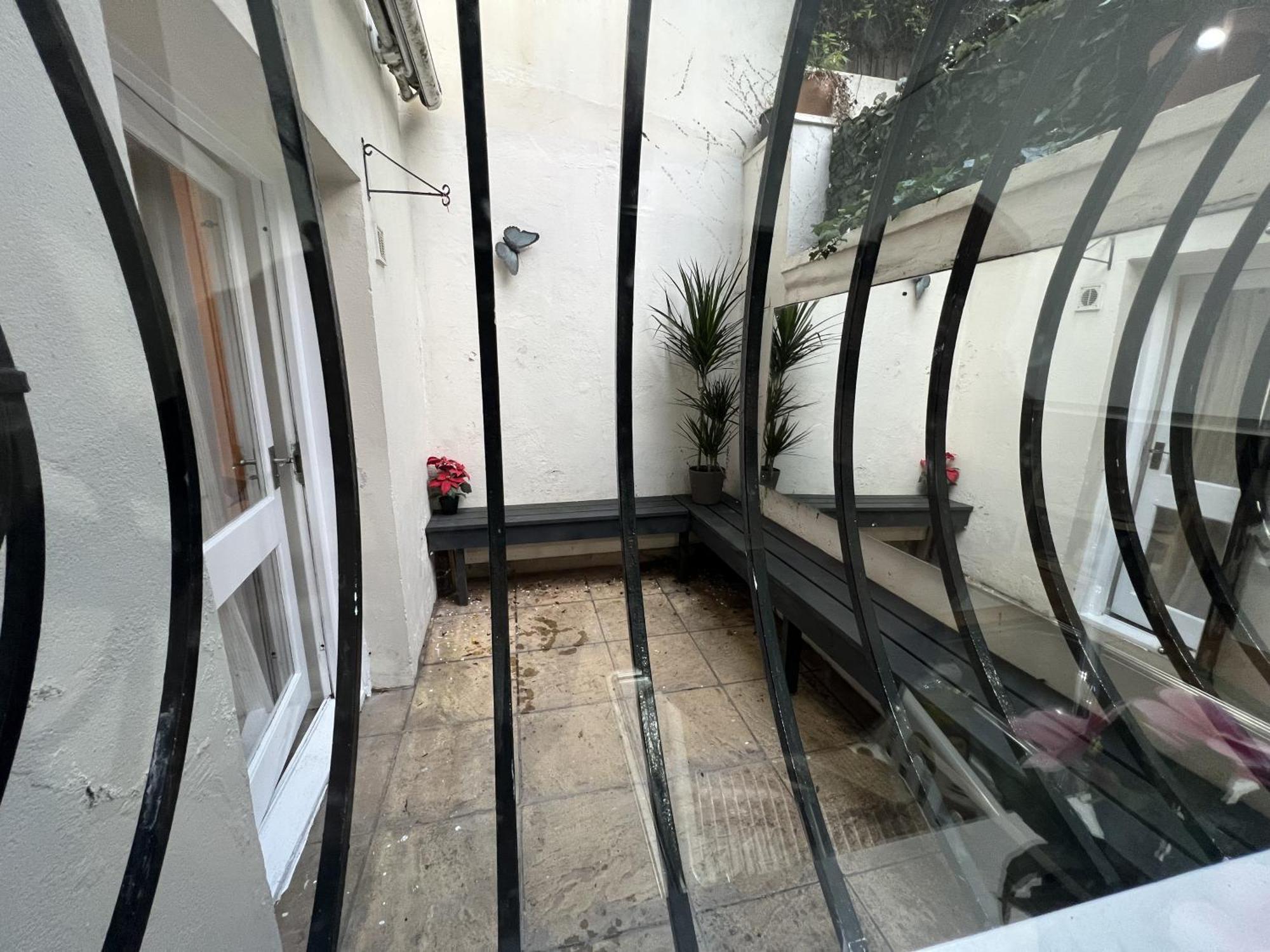 Stylish Entire With Private Garden In Camden, Londra